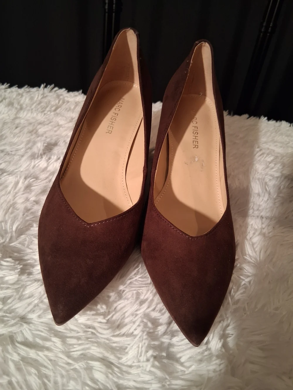 Marc Fisher Dark Brown Suede Pointed-Toe Pumps NWOT, glue Frome Tag Inside, Hee